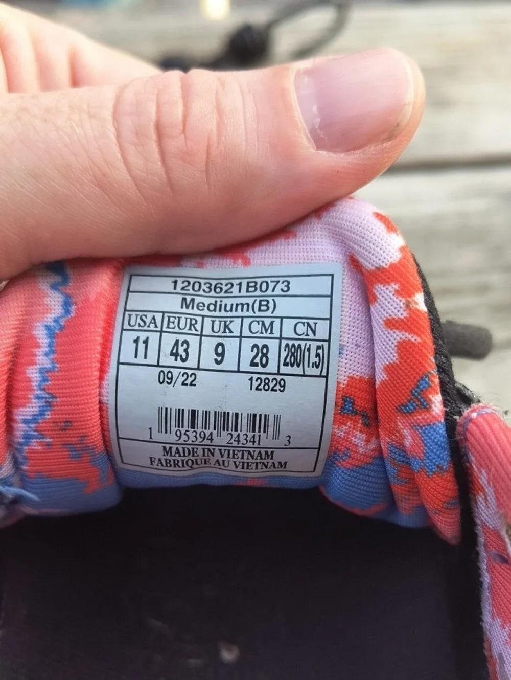 Brooks Range 2 Running Shoes with Coral and Light Blue Accents Women's Size 11